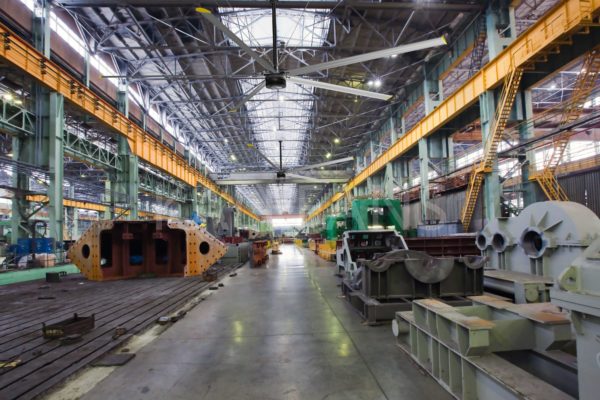 VAI TRÒ QUAN TRỌNG CỦA QUẠT TRẦN CÔNG NGHIỆP HVLS TRONG CÁC HOẠT ĐỘNG SẢN XUẤT 2 QUẠT TRẦN CÔNG NGHIỆP HVLS